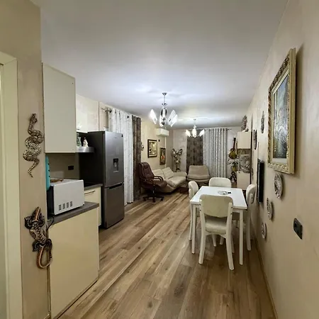Apartament Luxury 5 Near Square 21 Tirana